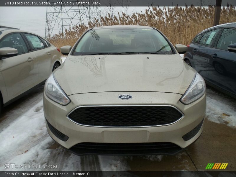White Gold / Charcoal Black 2018 Ford Focus SE Sedan