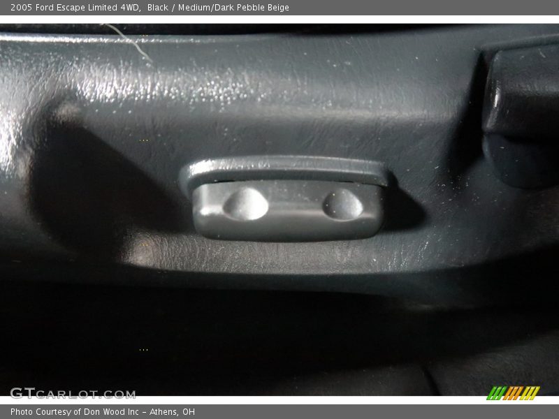 Black / Medium/Dark Pebble Beige 2005 Ford Escape Limited 4WD