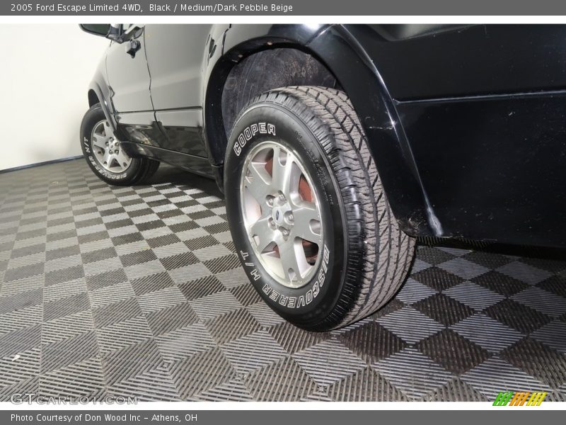 Black / Medium/Dark Pebble Beige 2005 Ford Escape Limited 4WD