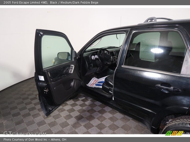 Black / Medium/Dark Pebble Beige 2005 Ford Escape Limited 4WD