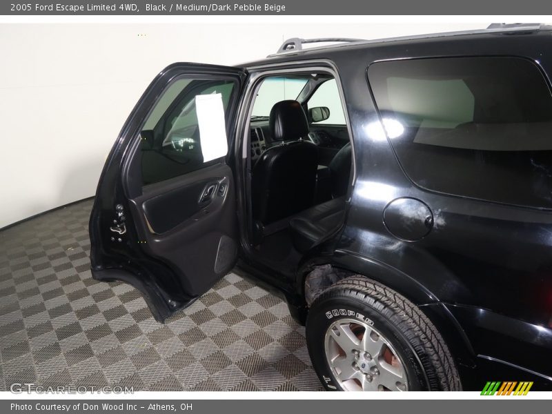 Black / Medium/Dark Pebble Beige 2005 Ford Escape Limited 4WD
