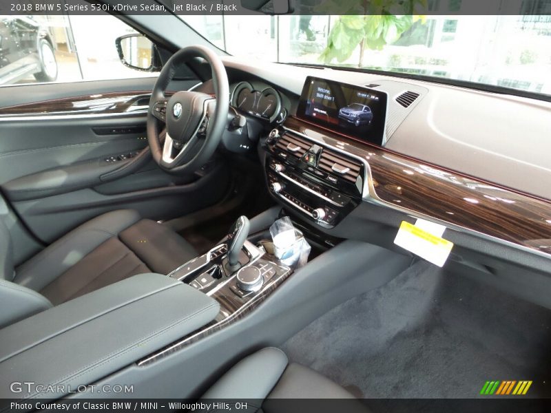Jet Black / Black 2018 BMW 5 Series 530i xDrive Sedan