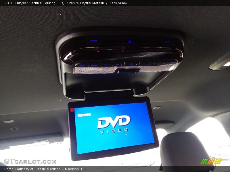 Granite Crystal Metallic / Black/Alloy 2018 Chrysler Pacifica Touring Plus