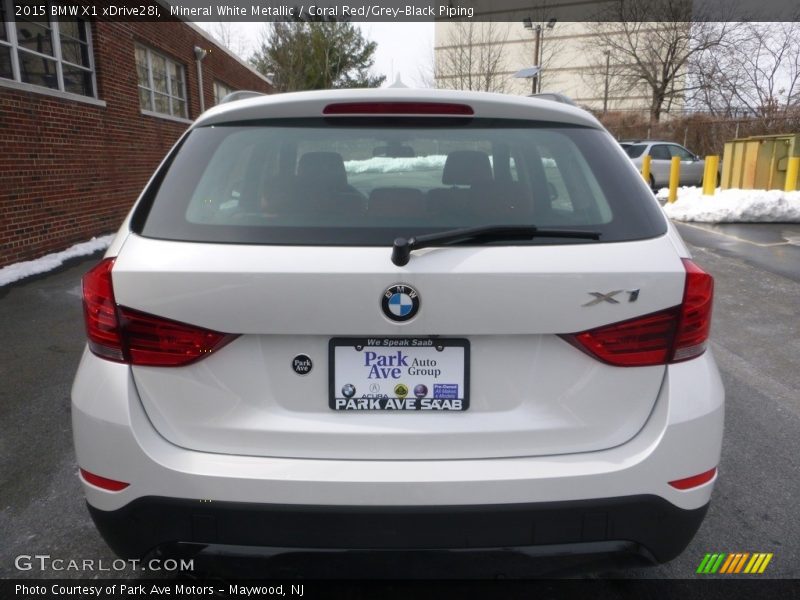 Mineral White Metallic / Coral Red/Grey-Black Piping 2015 BMW X1 xDrive28i