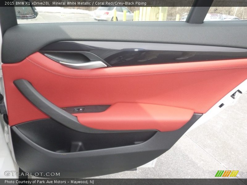 Mineral White Metallic / Coral Red/Grey-Black Piping 2015 BMW X1 xDrive28i