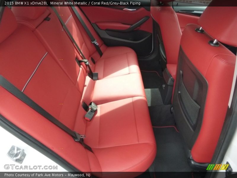 Mineral White Metallic / Coral Red/Grey-Black Piping 2015 BMW X1 xDrive28i