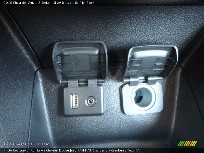 Silver Ice Metallic / Jet Black 2016 Chevrolet Cruze LS Sedan
