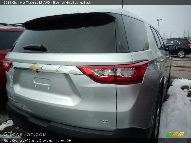 Silver Ice Metallic / Jet Black 2018 Chevrolet Traverse LT AWD