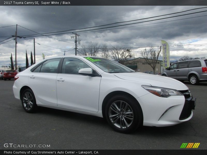 Super White / Black 2017 Toyota Camry SE