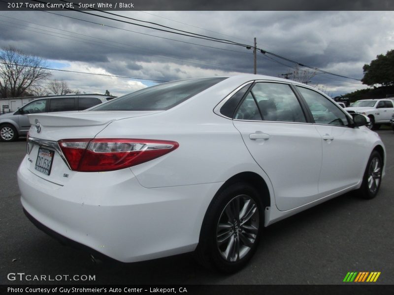Super White / Black 2017 Toyota Camry SE