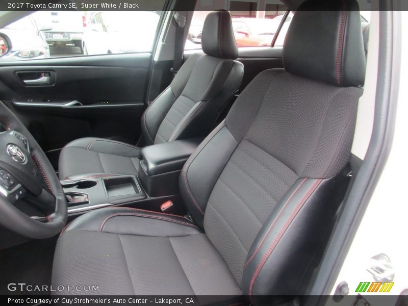 Super White / Black 2017 Toyota Camry SE