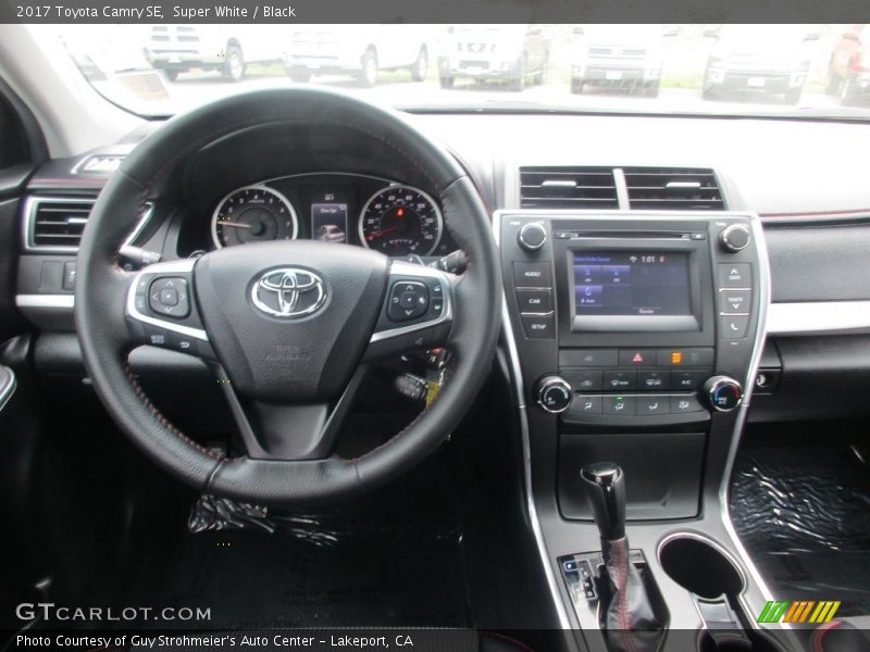 Super White / Black 2017 Toyota Camry SE