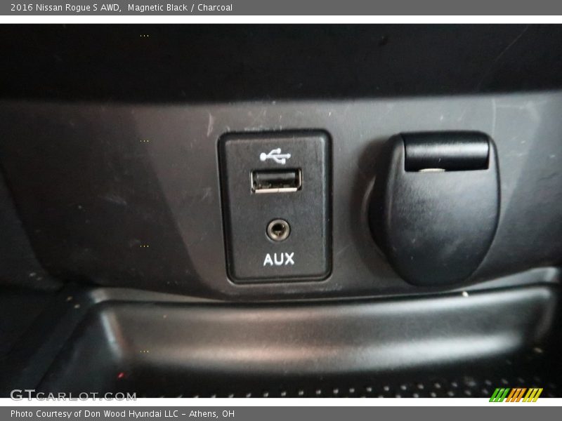 Magnetic Black / Charcoal 2016 Nissan Rogue S AWD