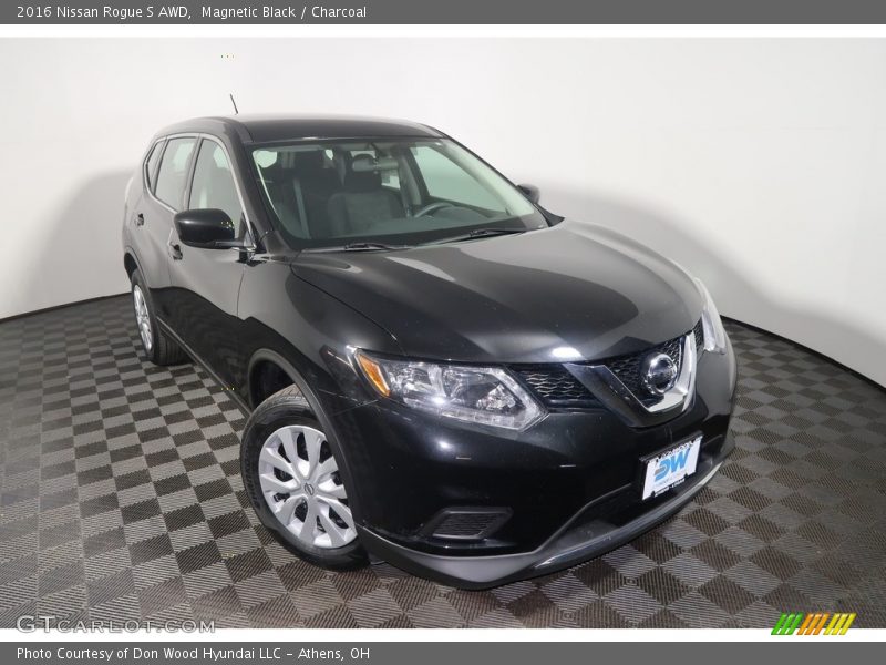 Magnetic Black / Charcoal 2016 Nissan Rogue S AWD