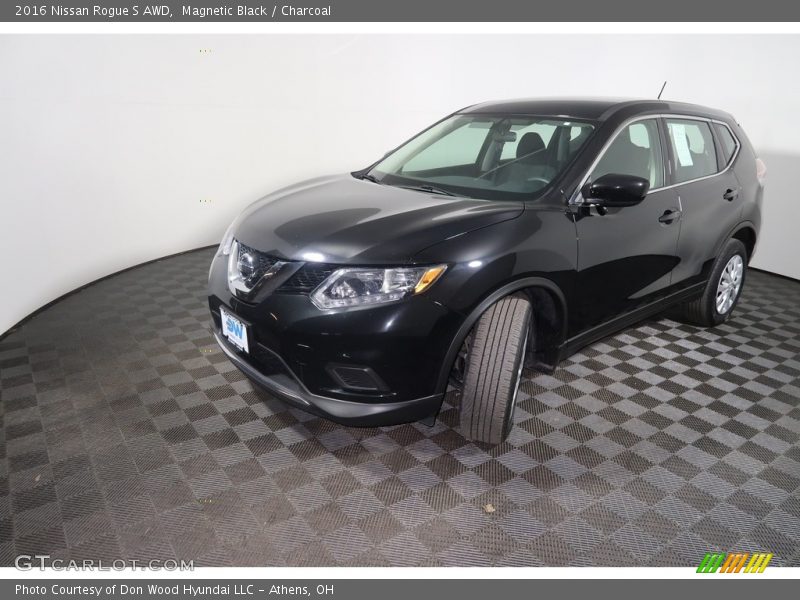 Magnetic Black / Charcoal 2016 Nissan Rogue S AWD