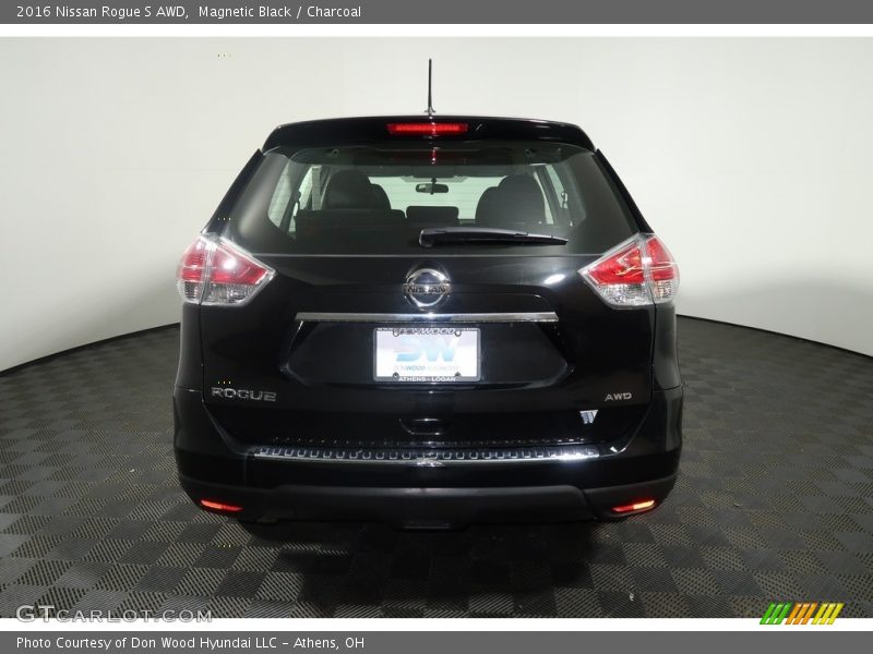 Magnetic Black / Charcoal 2016 Nissan Rogue S AWD