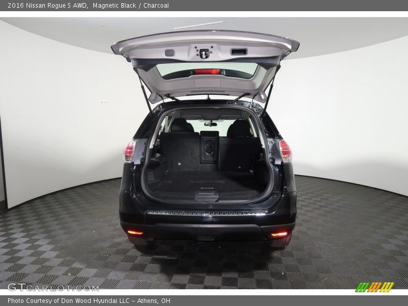 Magnetic Black / Charcoal 2016 Nissan Rogue S AWD