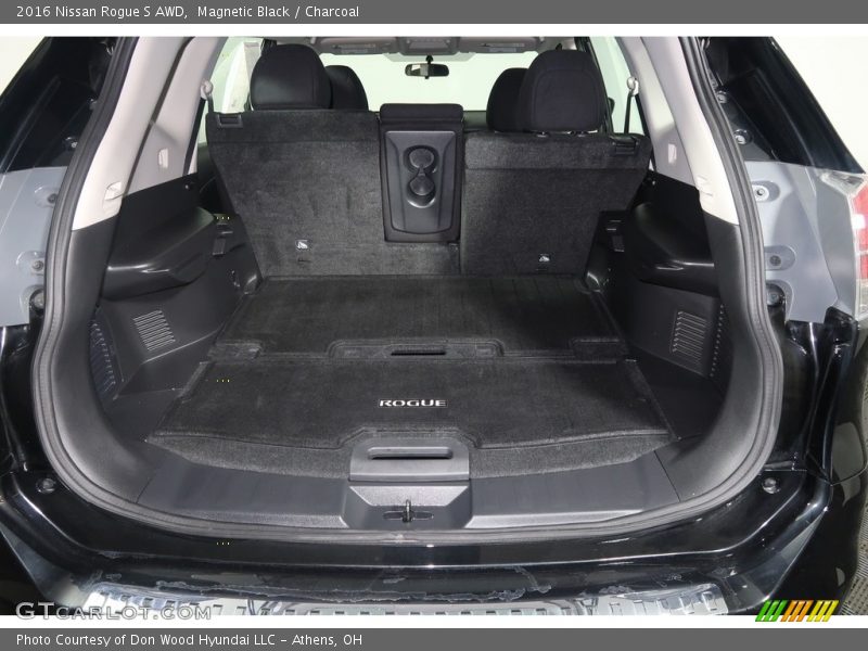 Magnetic Black / Charcoal 2016 Nissan Rogue S AWD