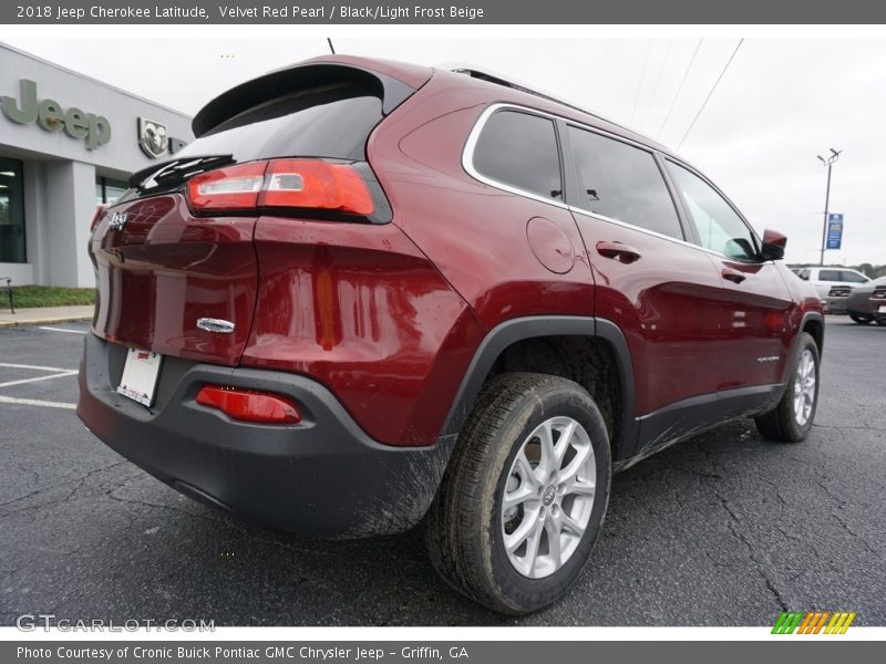 Velvet Red Pearl / Black/Light Frost Beige 2018 Jeep Cherokee Latitude