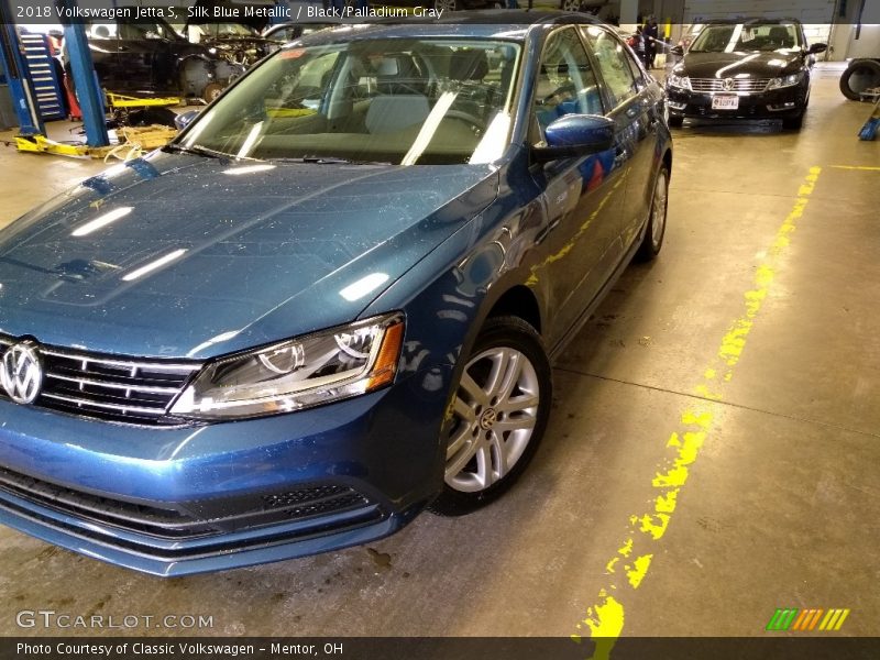Front 3/4 View of 2018 Jetta S