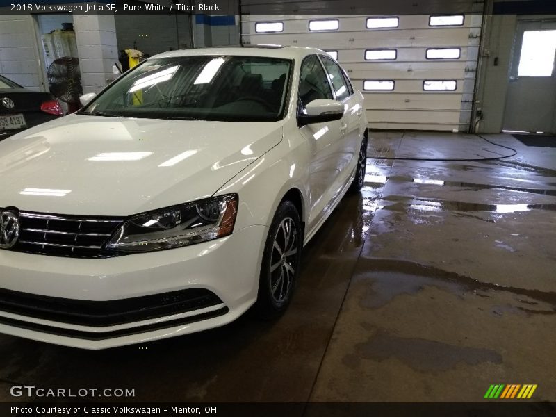 Pure White / Titan Black 2018 Volkswagen Jetta SE