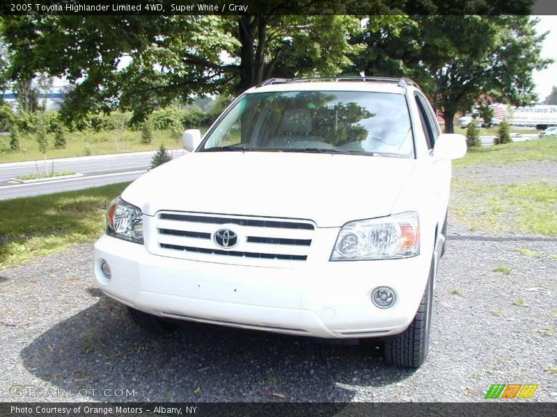 Super White / Gray 2005 Toyota Highlander Limited 4WD