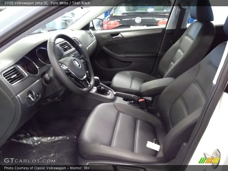 Pure White / Titan Black 2018 Volkswagen Jetta SE