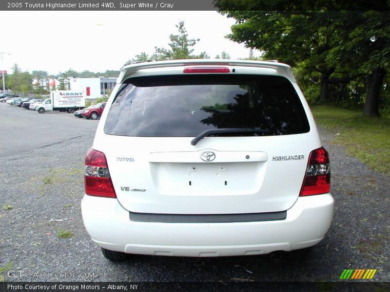 Super White / Gray 2005 Toyota Highlander Limited 4WD