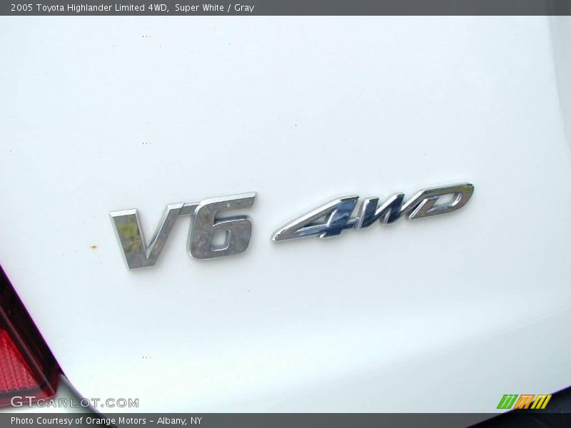 Super White / Gray 2005 Toyota Highlander Limited 4WD