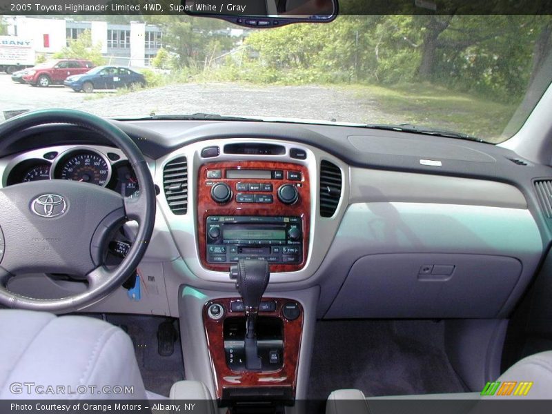 Super White / Gray 2005 Toyota Highlander Limited 4WD