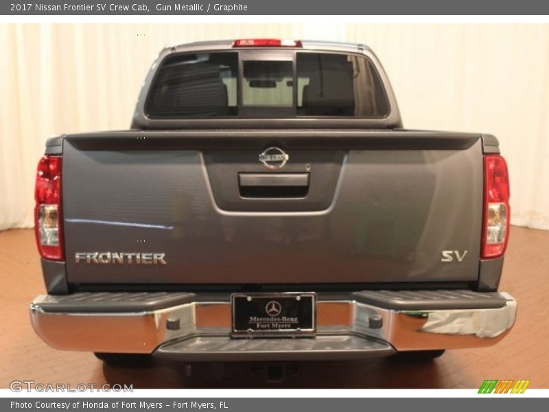 Gun Metallic / Graphite 2017 Nissan Frontier SV Crew Cab
