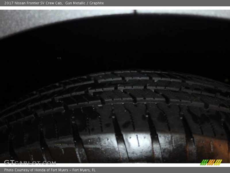 Gun Metallic / Graphite 2017 Nissan Frontier SV Crew Cab