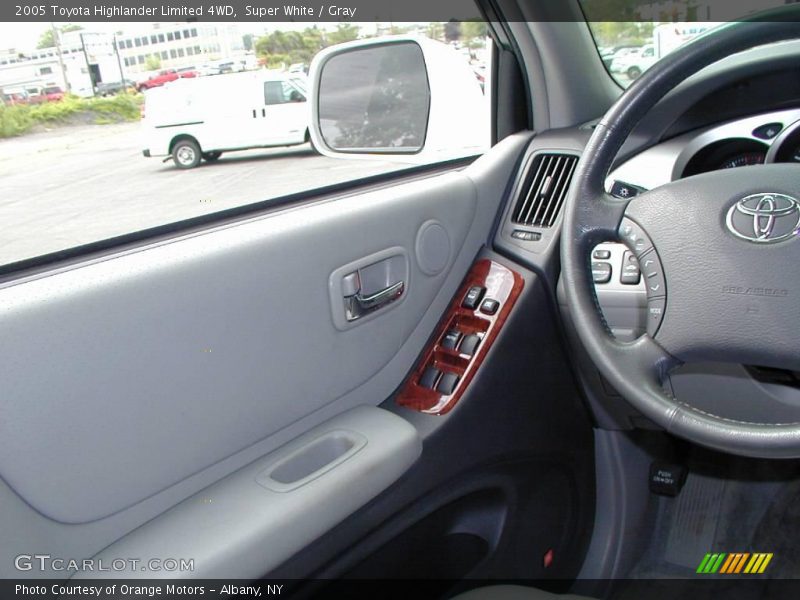 Super White / Gray 2005 Toyota Highlander Limited 4WD