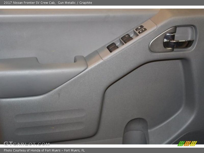 Gun Metallic / Graphite 2017 Nissan Frontier SV Crew Cab