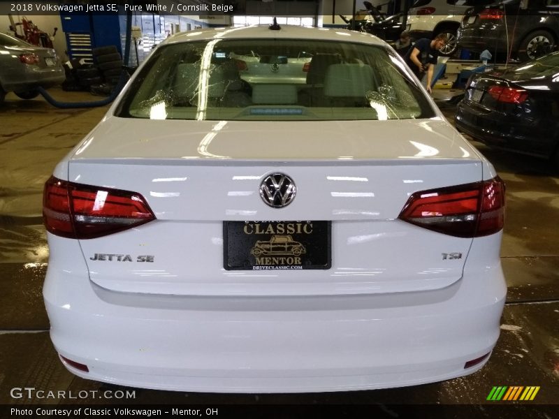 Pure White / Cornsilk Beige 2018 Volkswagen Jetta SE