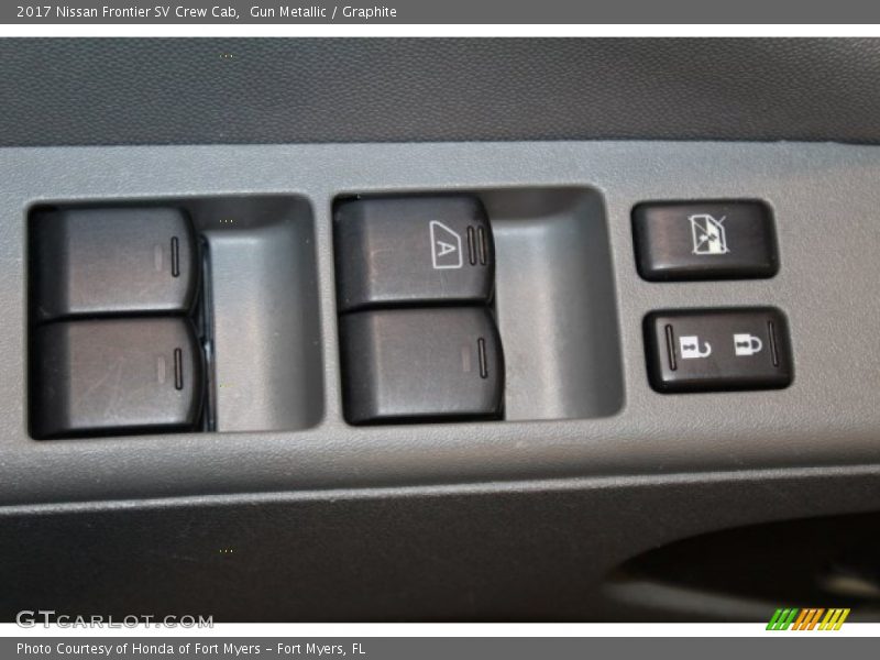 Gun Metallic / Graphite 2017 Nissan Frontier SV Crew Cab