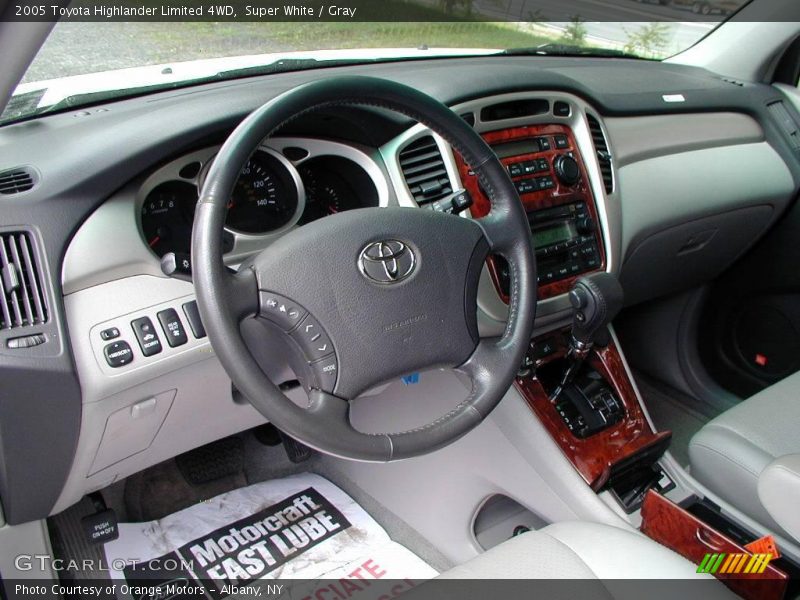 Super White / Gray 2005 Toyota Highlander Limited 4WD