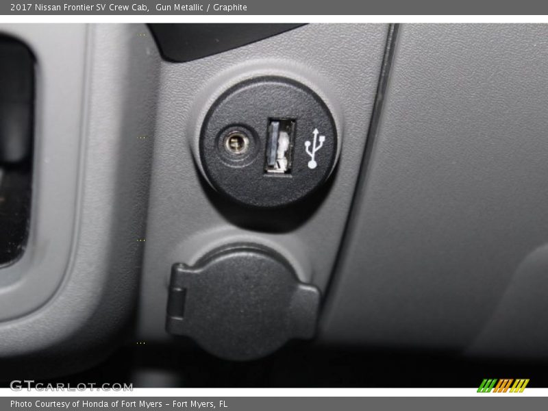 Gun Metallic / Graphite 2017 Nissan Frontier SV Crew Cab
