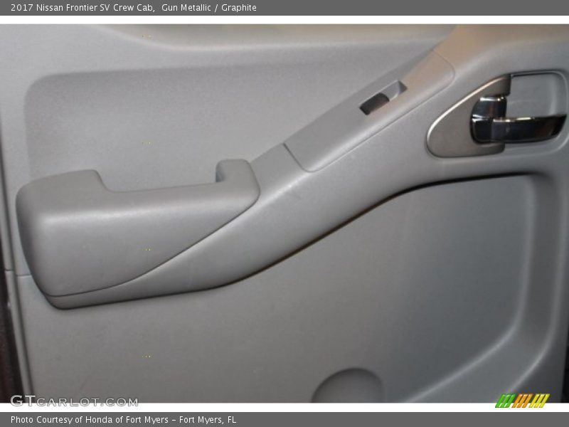 Gun Metallic / Graphite 2017 Nissan Frontier SV Crew Cab