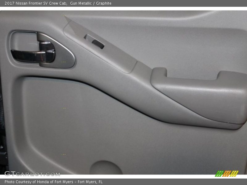 Gun Metallic / Graphite 2017 Nissan Frontier SV Crew Cab