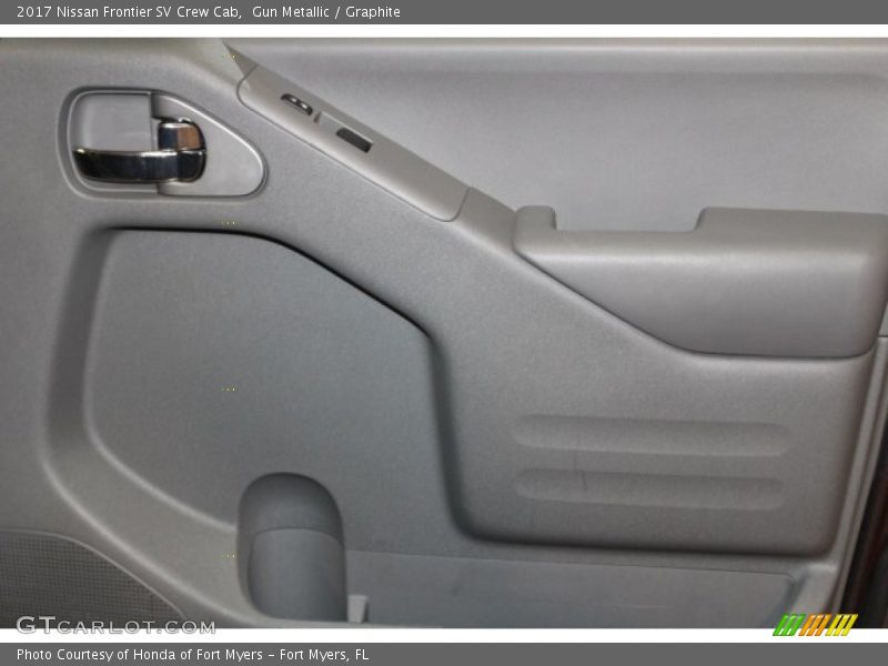 Gun Metallic / Graphite 2017 Nissan Frontier SV Crew Cab