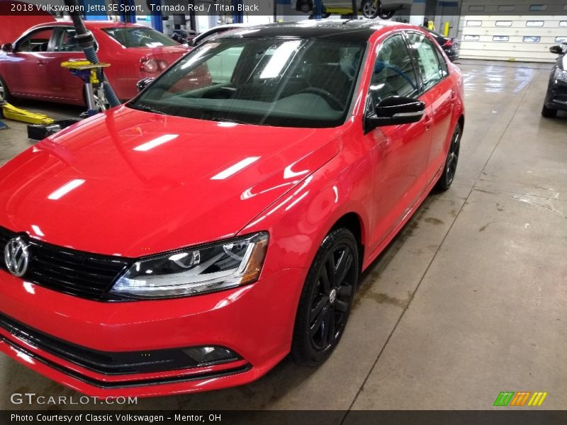 Front 3/4 View of 2018 Jetta SE Sport