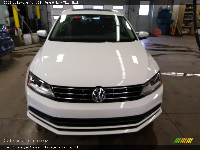 Pure White / Titan Black 2018 Volkswagen Jetta SE