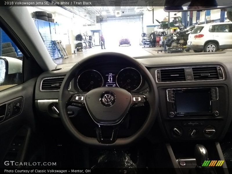 Pure White / Titan Black 2018 Volkswagen Jetta SE