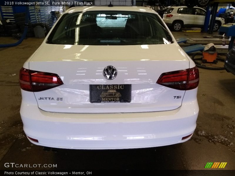 Pure White / Titan Black 2018 Volkswagen Jetta SE