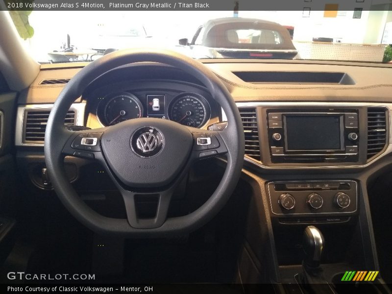 Dashboard of 2018 Atlas S 4Motion