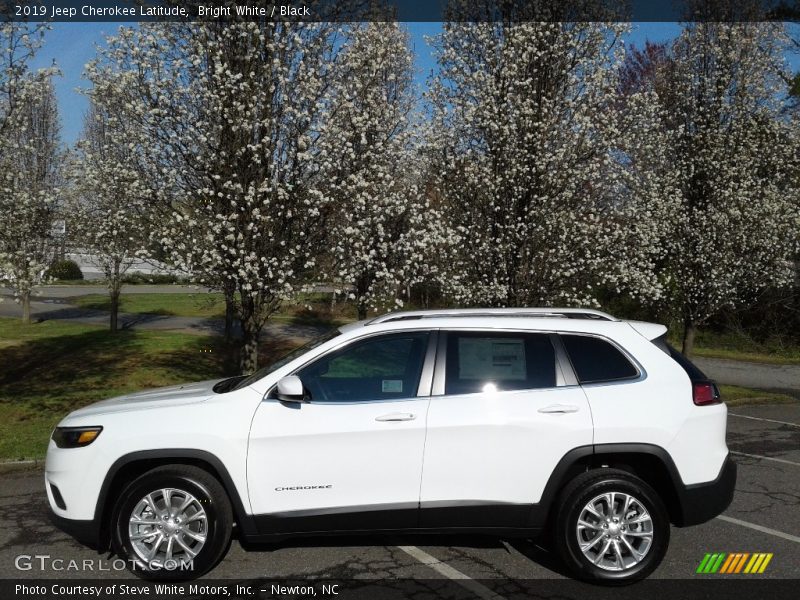  2019 Cherokee Latitude Bright White