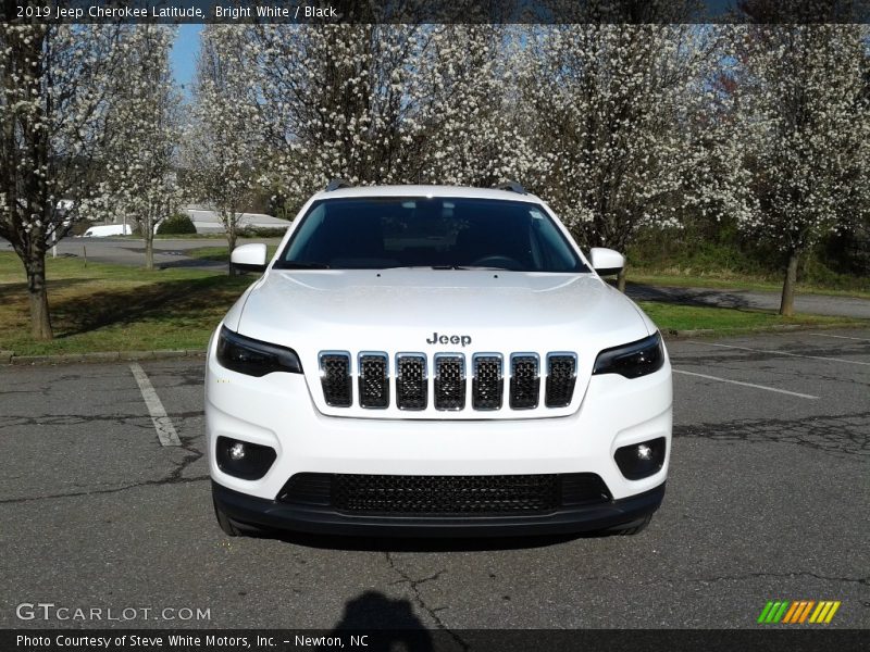 Bright White / Black 2019 Jeep Cherokee Latitude