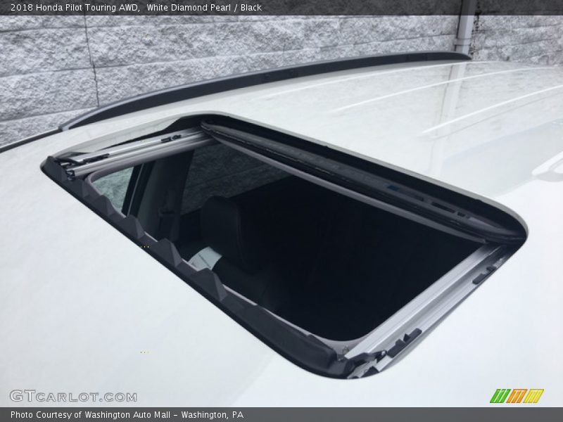 White Diamond Pearl / Black 2018 Honda Pilot Touring AWD
