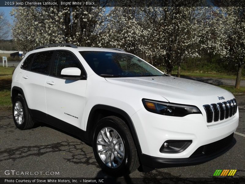  2019 Cherokee Latitude Bright White